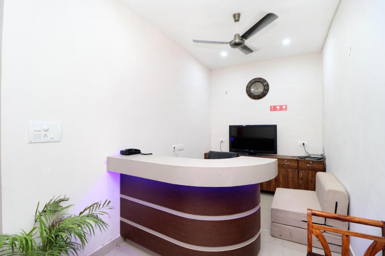 Oyo 14832 Hotel Rooftop Panchkula Esterno foto