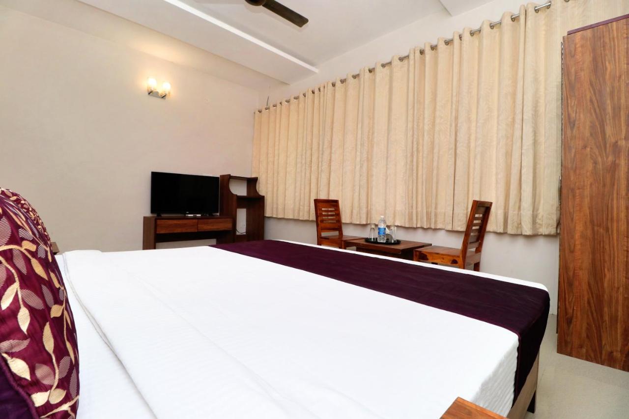 Oyo 14832 Hotel Rooftop Panchkula Esterno foto